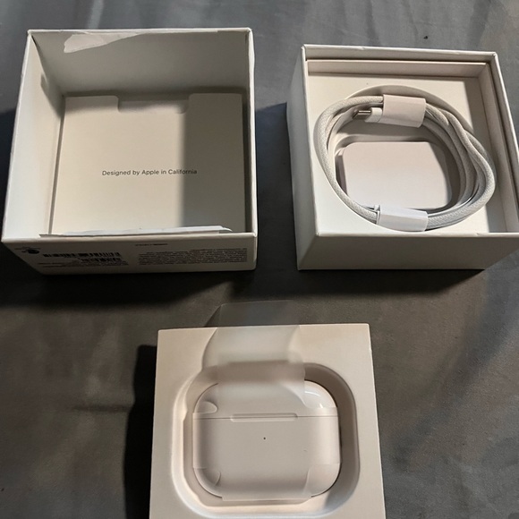 Apple AirPods with White Charging Case and Cable